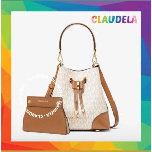 MICHAEL KORS Mercer Gallery Bucket Small in Signature Vanilla / Acorn