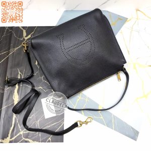 AIGNER Stella Hobo Shoulder Bag in Black