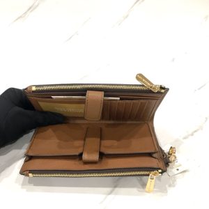 MICHAEL KORS Jet Set Travel Double Zip Wallet Signature Brown