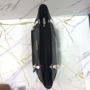 Michael Kors Jet Set Criscros Travel Chain Tote in Black